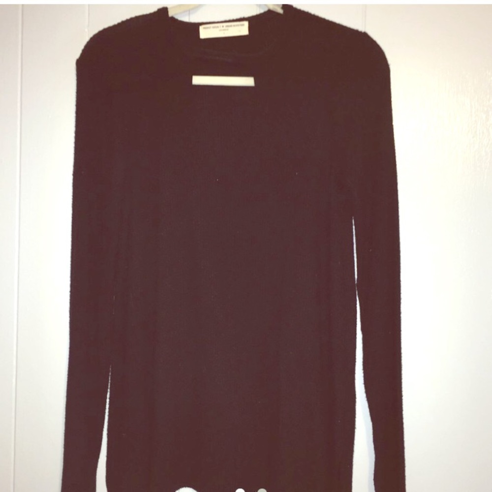 Long sleeve, open/cut neck